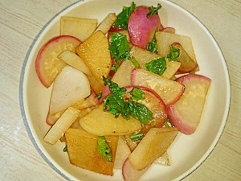 二十日大根と大根の紅白しょうゆ炒め